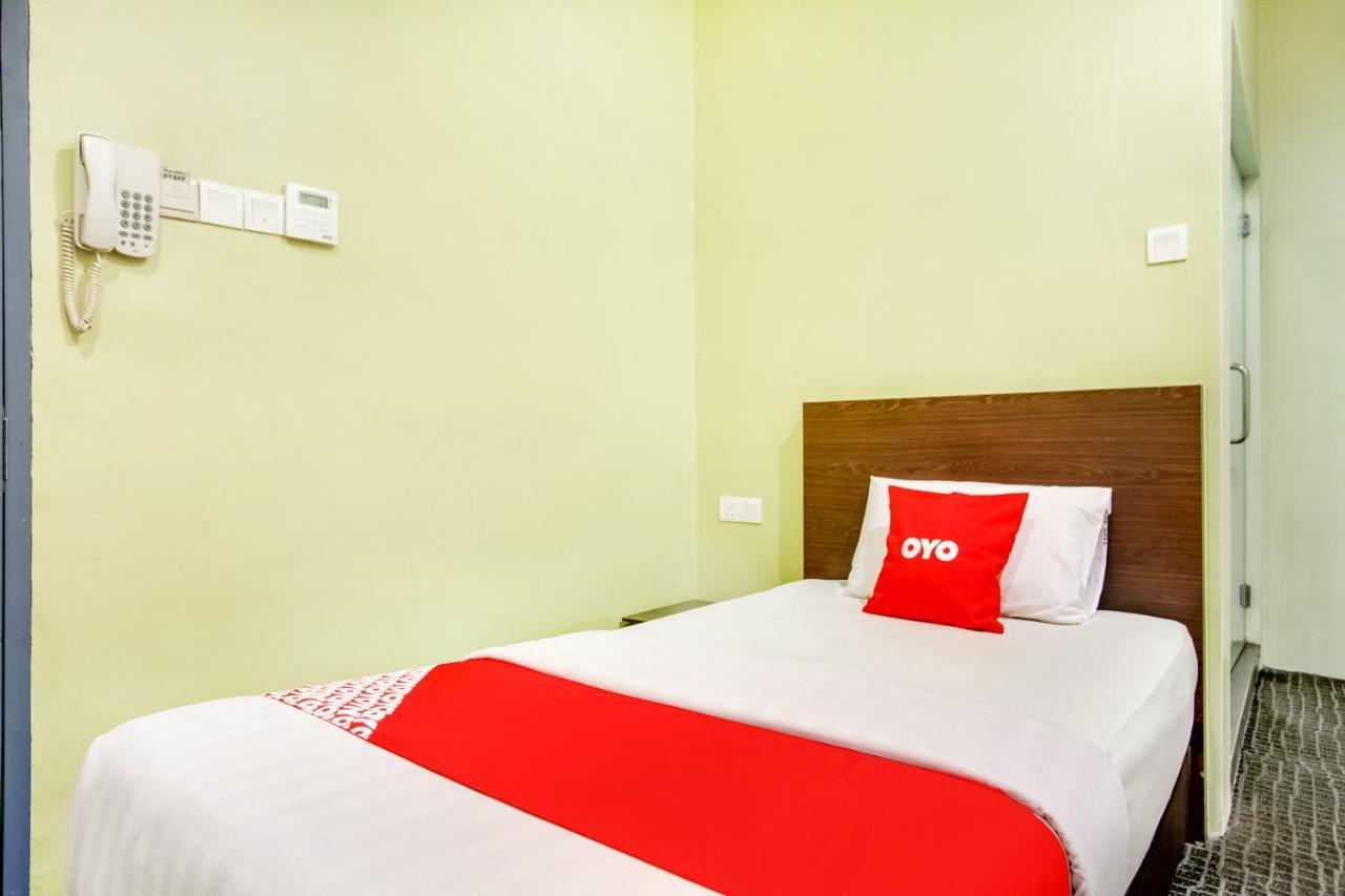 جوهر بهرو Oyo 89652 P Line Hotel المظهر الخارجي الصورة